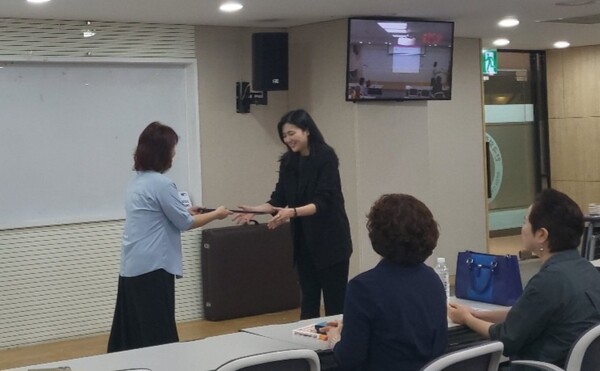 김드보라 교수는 “실용영어학과의 대내외적 위상과 국제적 상호교류를 위해 힘쓰겠다”고 밝혔다.